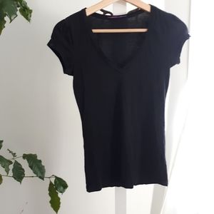 ❤ 3/30$- Black Smart Set vneck tshirt